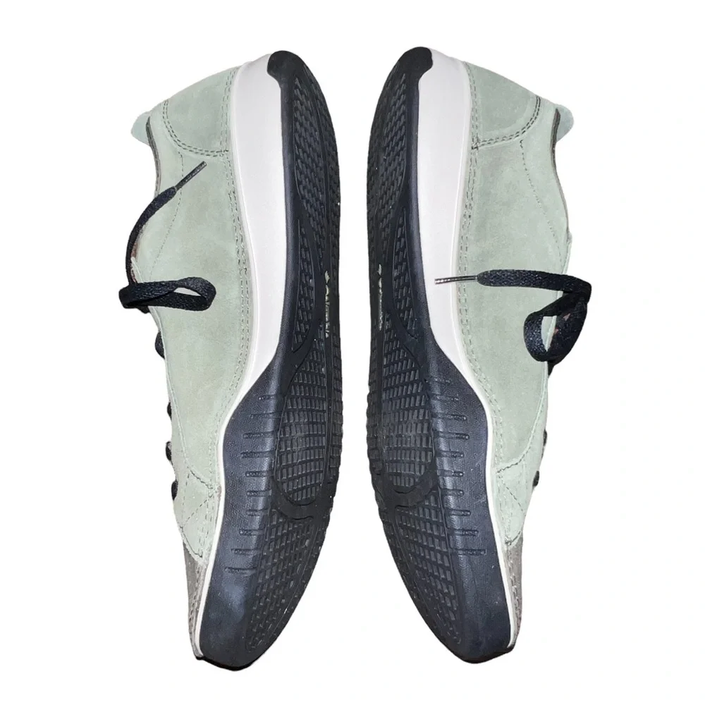 Columbia Bridgeport Lace Up Suede and Canvas Shoes - Picture 9 of 16